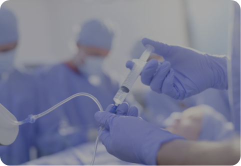 마취제 주입중인 의료진