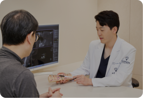 환자와 상담중인 의료진